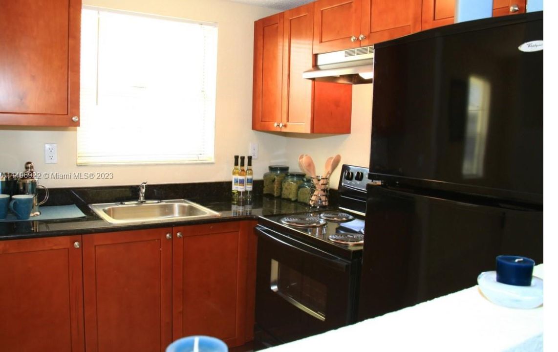 For Rent: $1,300 (0 beds, 1 baths, 416 Square Feet)