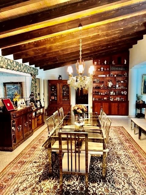 Activo con contrato: $3,599,000 (5 camas, 5 baños, 4190 Pies cuadrados)