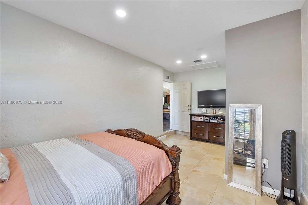 Recently Sold: $619,000 (4 beds, 2 baths, 1624 Square Feet)