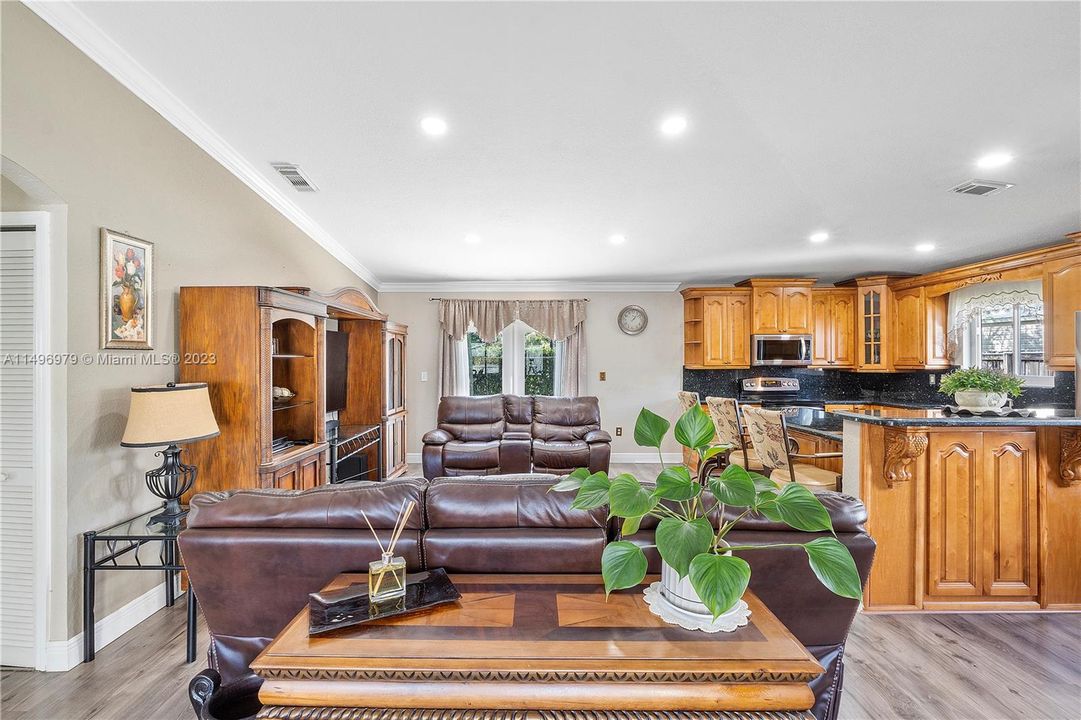 Recently Sold: $619,000 (4 beds, 2 baths, 1624 Square Feet)