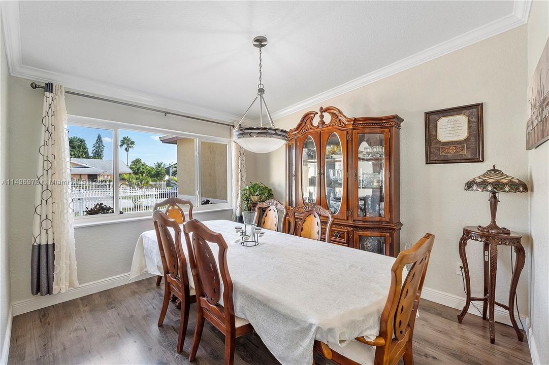 Recently Sold: $619,000 (4 beds, 2 baths, 1624 Square Feet)