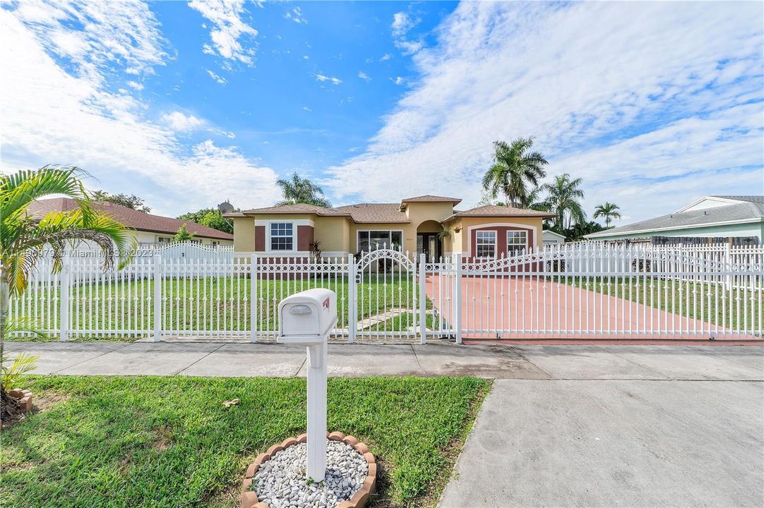 Recently Sold: $619,000 (4 beds, 2 baths, 1624 Square Feet)