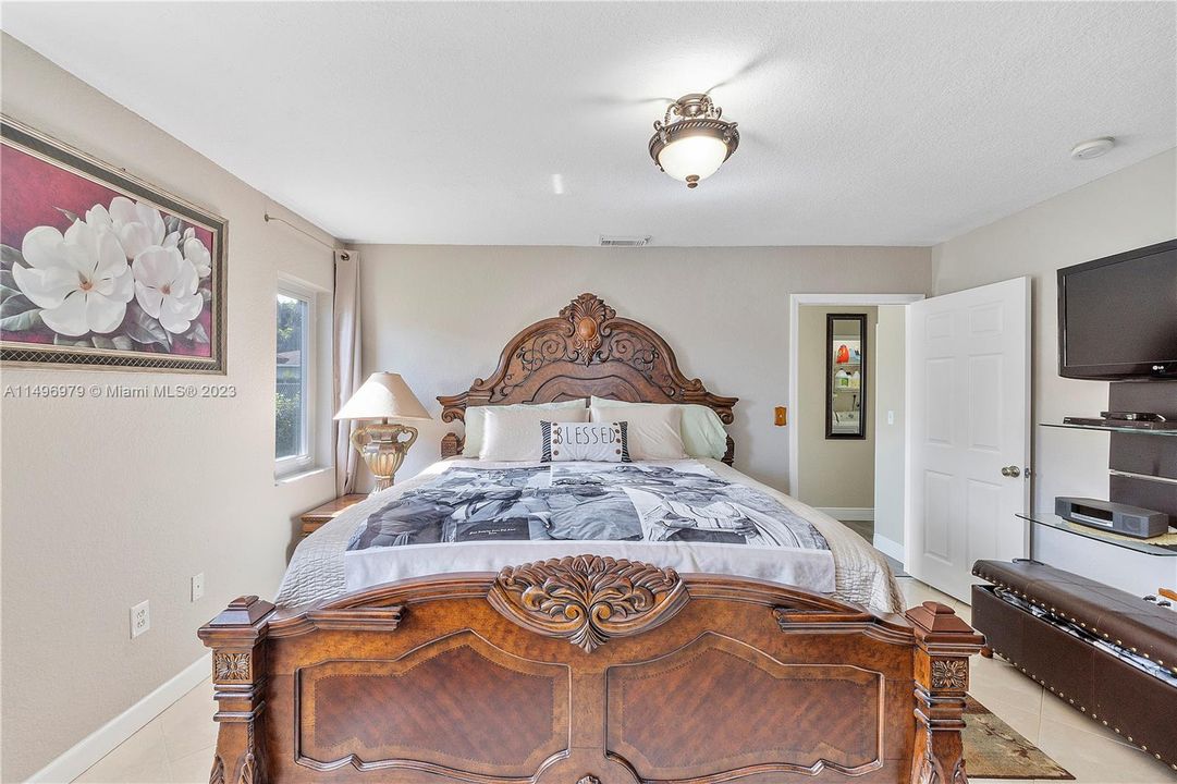 Recently Sold: $619,000 (4 beds, 2 baths, 1624 Square Feet)