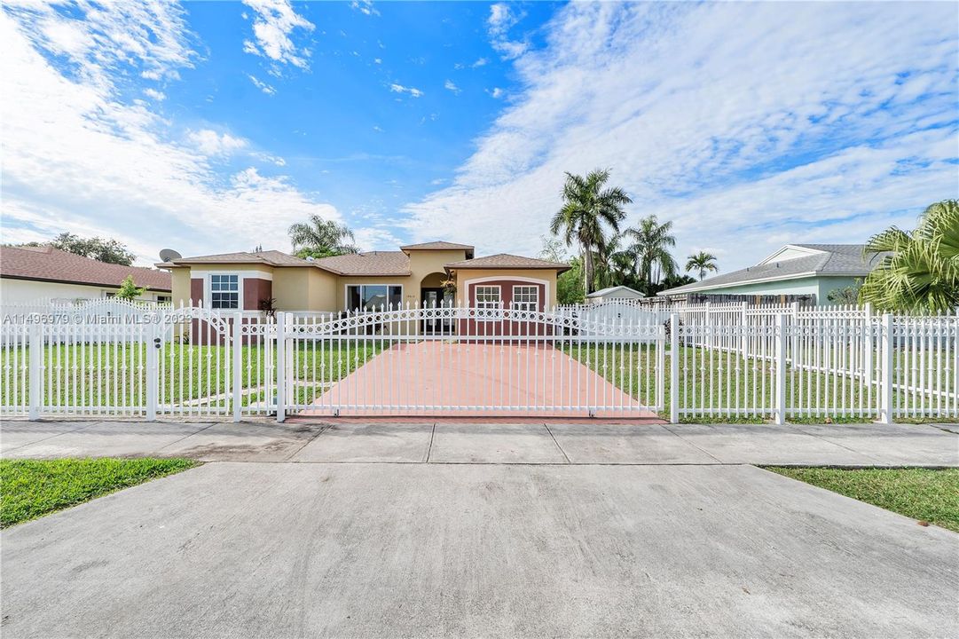 Recently Sold: $619,000 (4 beds, 2 baths, 1624 Square Feet)