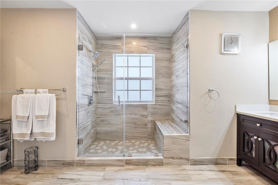 Recently Sold: $619,000 (4 beds, 2 baths, 1624 Square Feet)