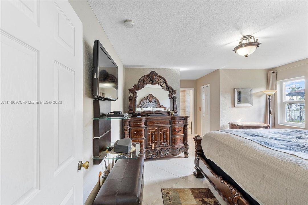 Recently Sold: $619,000 (4 beds, 2 baths, 1624 Square Feet)