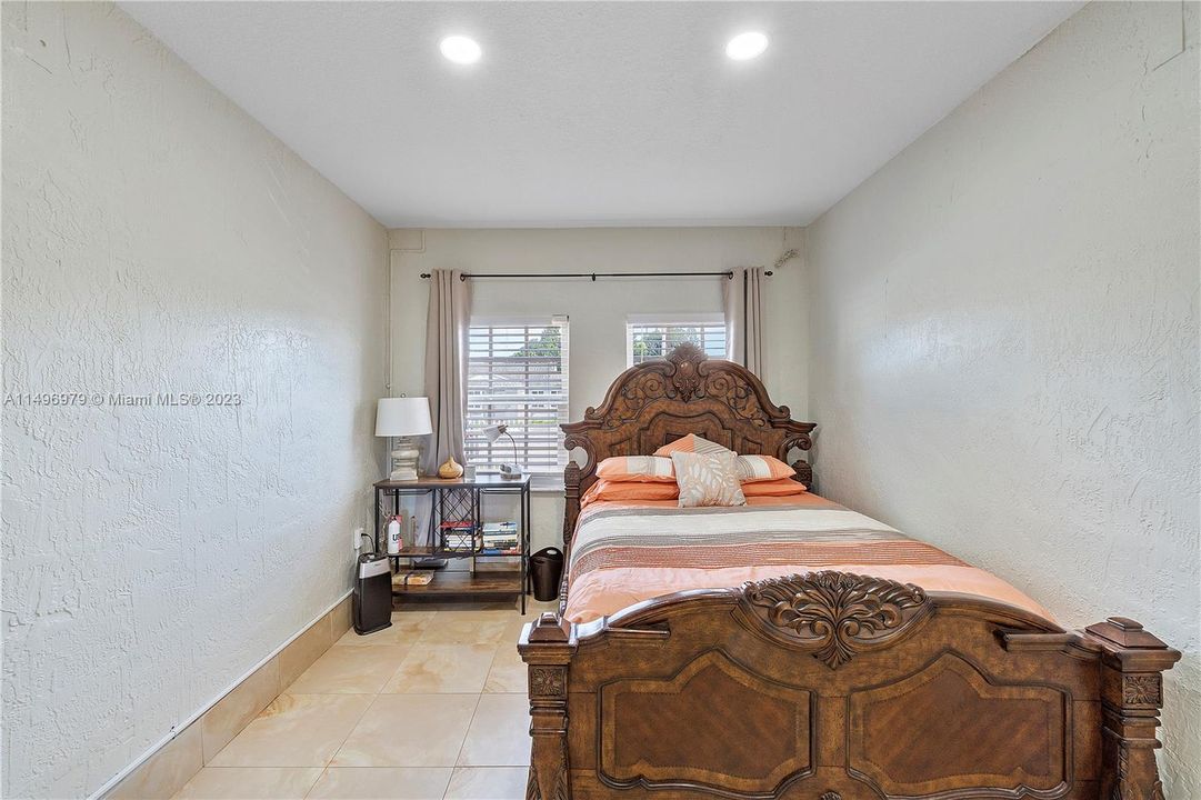 Recently Sold: $619,000 (4 beds, 2 baths, 1624 Square Feet)