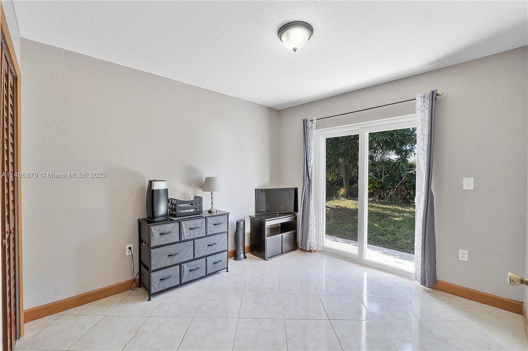 Recently Sold: $619,000 (4 beds, 2 baths, 1624 Square Feet)