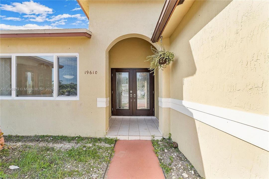 Recently Sold: $619,000 (4 beds, 2 baths, 1624 Square Feet)