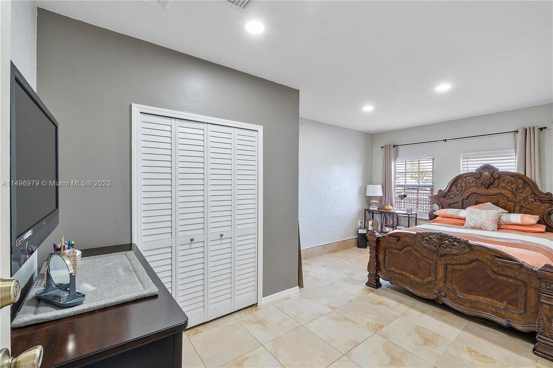 Recently Sold: $619,000 (4 beds, 2 baths, 1624 Square Feet)