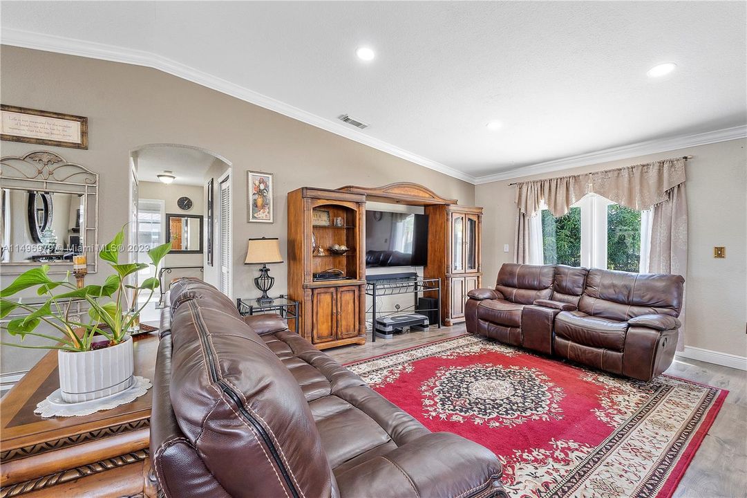 Recently Sold: $619,000 (4 beds, 2 baths, 1624 Square Feet)