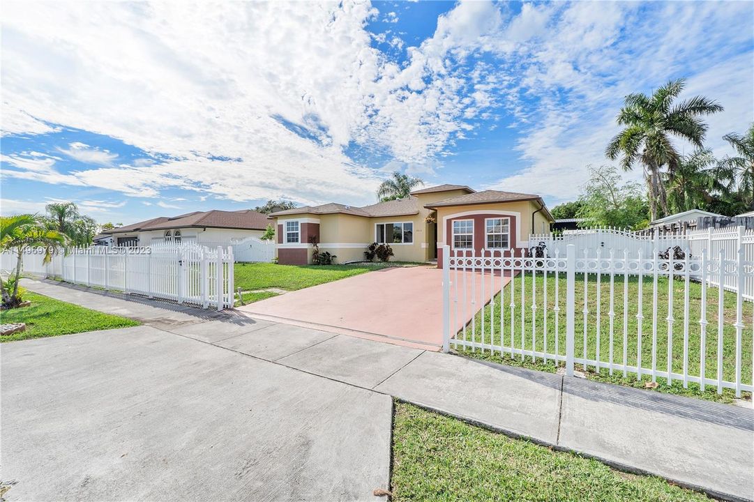 Recently Sold: $619,000 (4 beds, 2 baths, 1624 Square Feet)