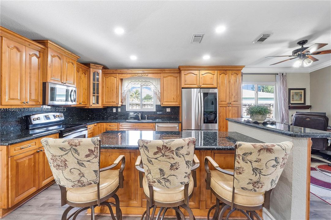 Recently Sold: $619,000 (4 beds, 2 baths, 1624 Square Feet)