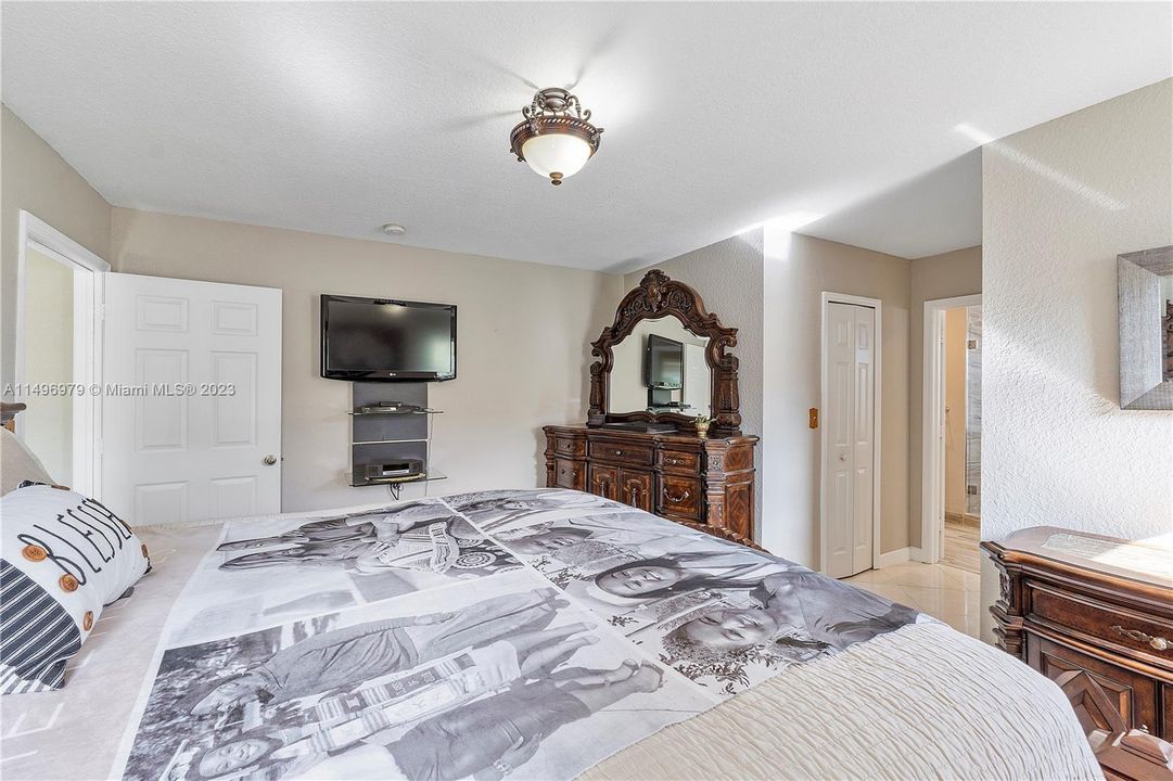 Recently Sold: $619,000 (4 beds, 2 baths, 1624 Square Feet)