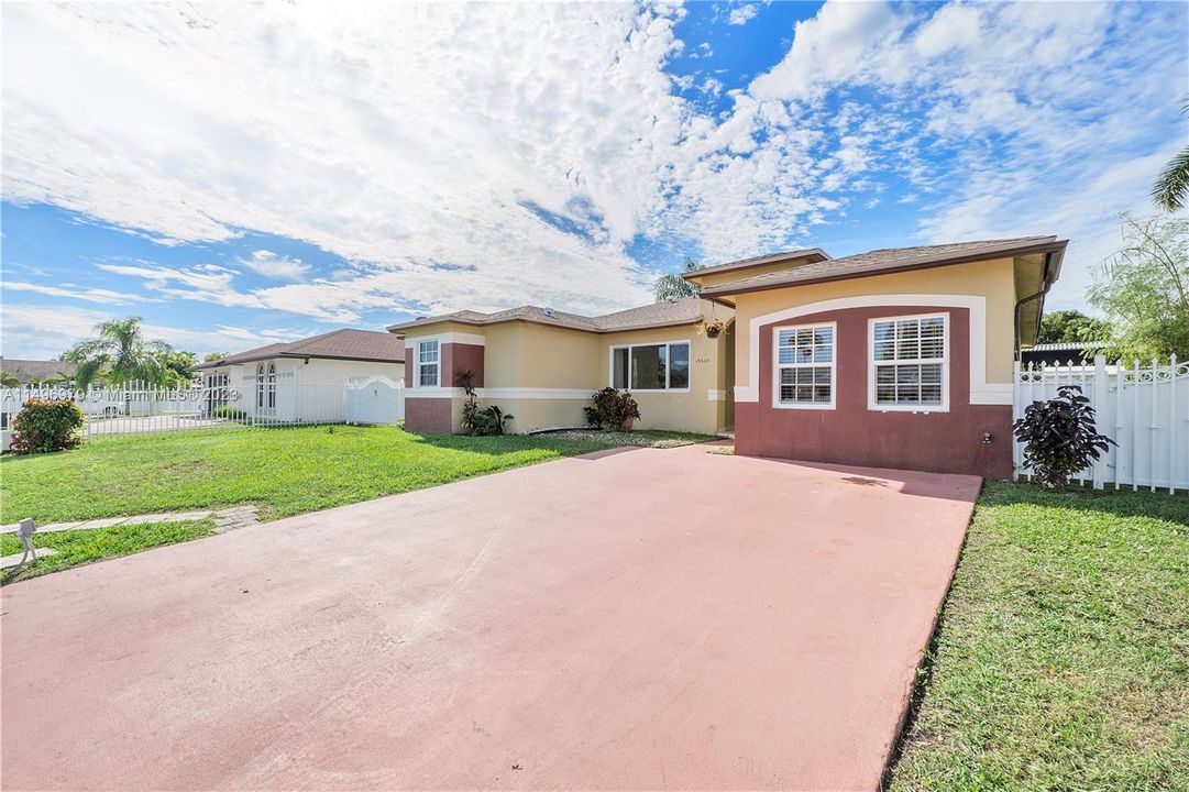 Recently Sold: $619,000 (4 beds, 2 baths, 1624 Square Feet)