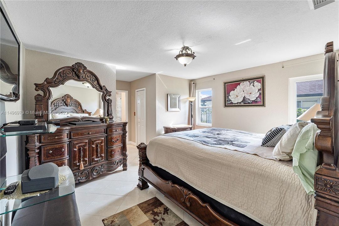 Recently Sold: $619,000 (4 beds, 2 baths, 1624 Square Feet)