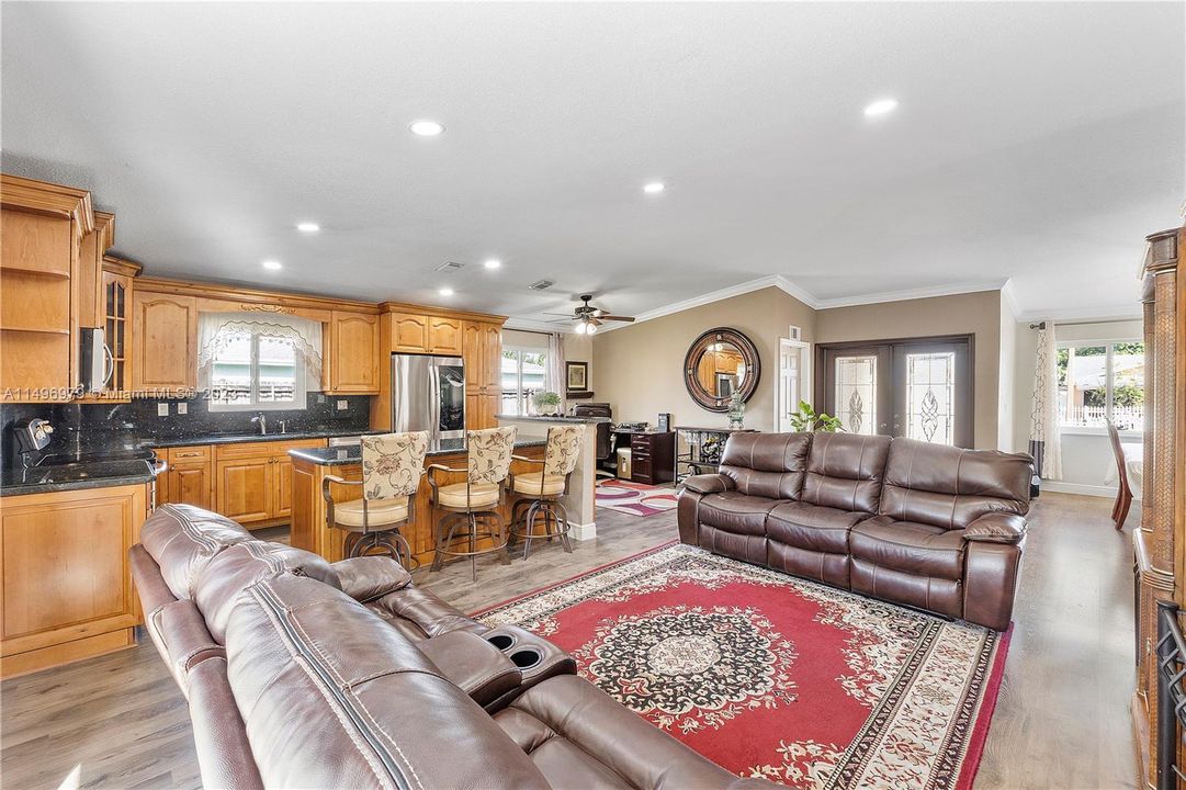 Recently Sold: $619,000 (4 beds, 2 baths, 1624 Square Feet)