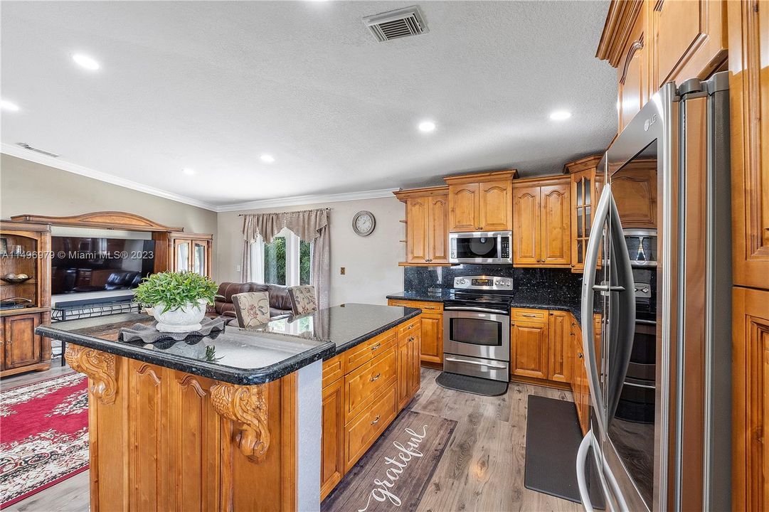 Recently Sold: $619,000 (4 beds, 2 baths, 1624 Square Feet)