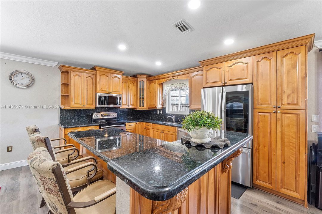 Recently Sold: $619,000 (4 beds, 2 baths, 1624 Square Feet)