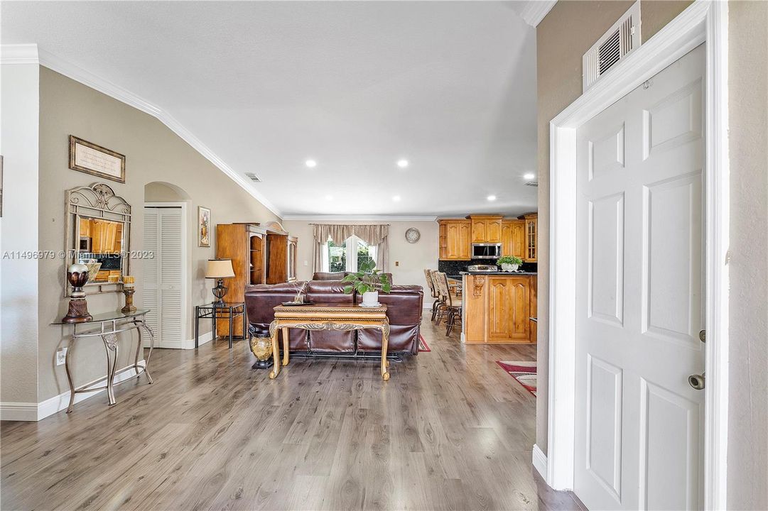 Recently Sold: $619,000 (4 beds, 2 baths, 1624 Square Feet)