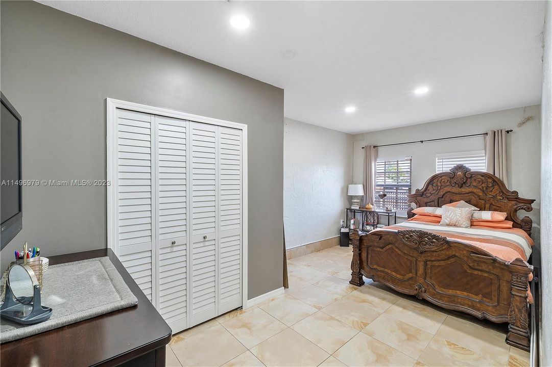 Recently Sold: $619,000 (4 beds, 2 baths, 1624 Square Feet)