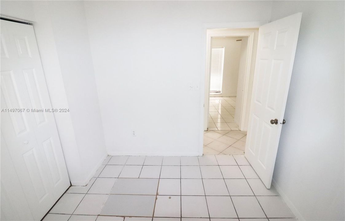 Recently Rented: $2,200 (3 beds, 2 baths, 979 Square Feet)