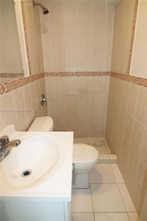 Recently Rented: $2,200 (3 beds, 2 baths, 979 Square Feet)