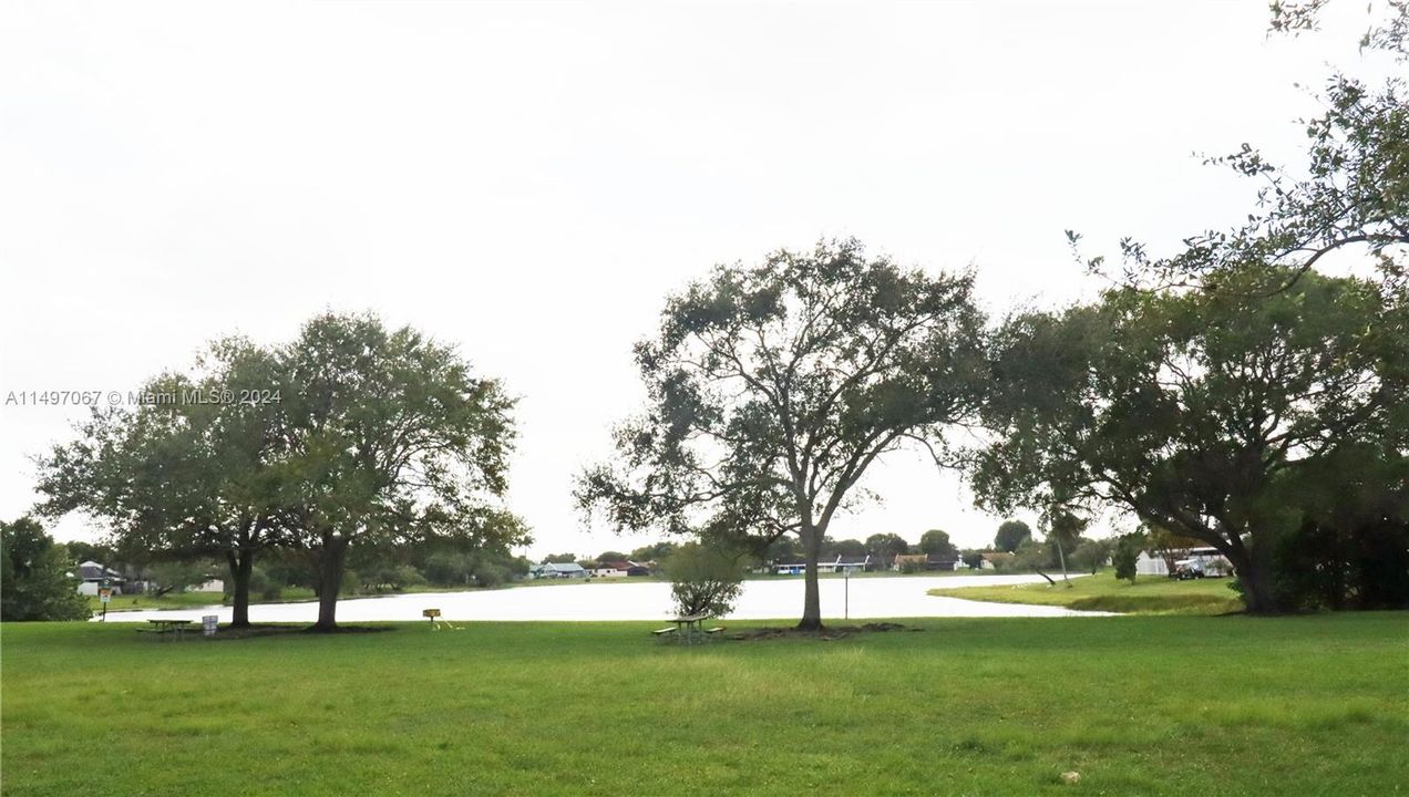 Recently Rented: $2,200 (3 beds, 2 baths, 979 Square Feet)