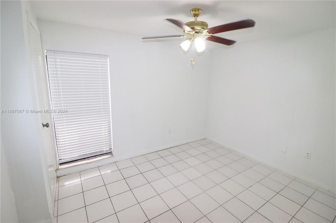 Recently Rented: $2,200 (3 beds, 2 baths, 979 Square Feet)