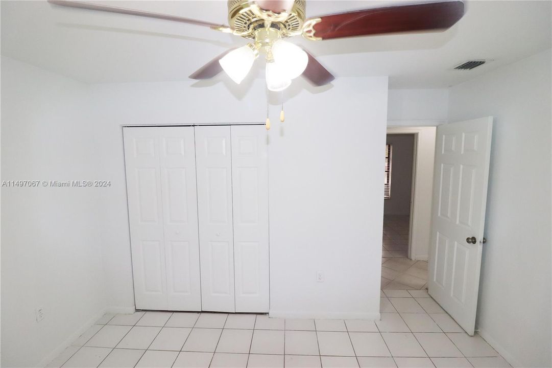 Recently Rented: $2,200 (3 beds, 2 baths, 979 Square Feet)