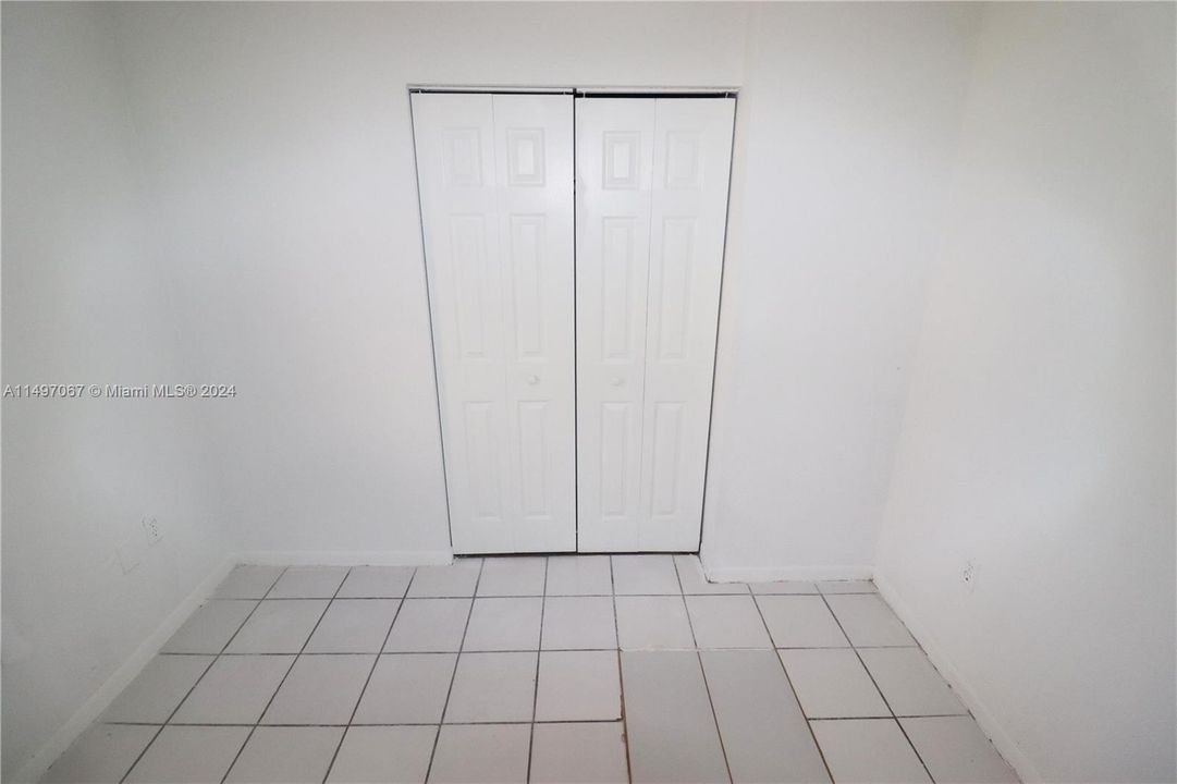 Recently Rented: $2,200 (3 beds, 2 baths, 979 Square Feet)