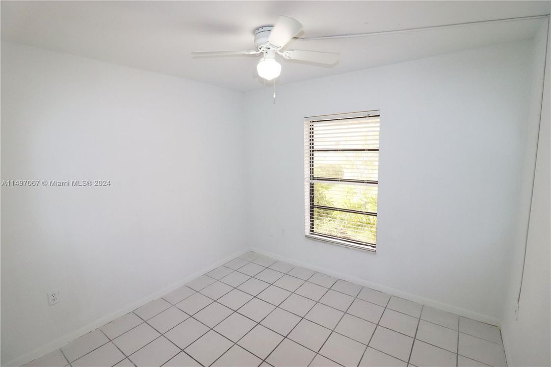 Recently Rented: $2,200 (3 beds, 2 baths, 979 Square Feet)
