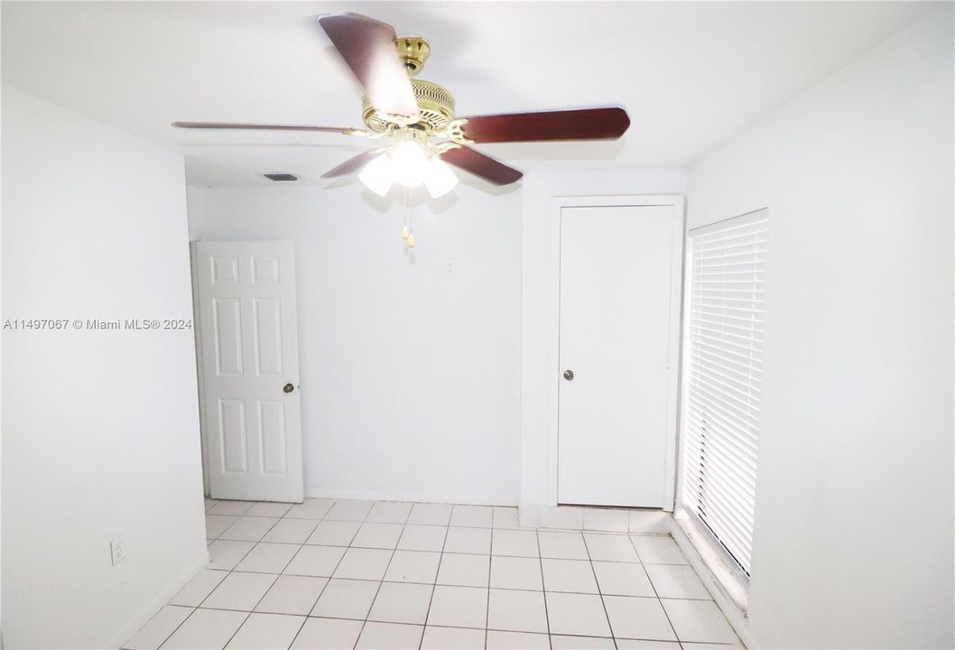 Recently Rented: $2,200 (3 beds, 2 baths, 979 Square Feet)
