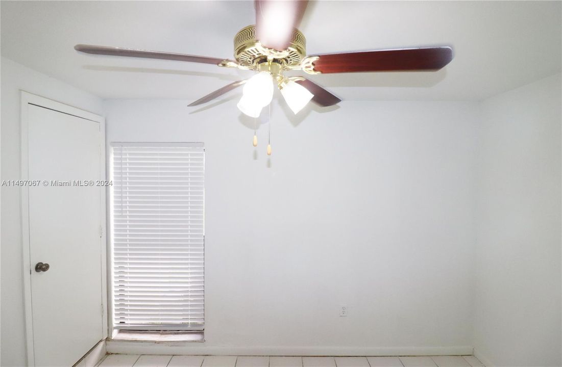 Recently Rented: $2,200 (3 beds, 2 baths, 979 Square Feet)