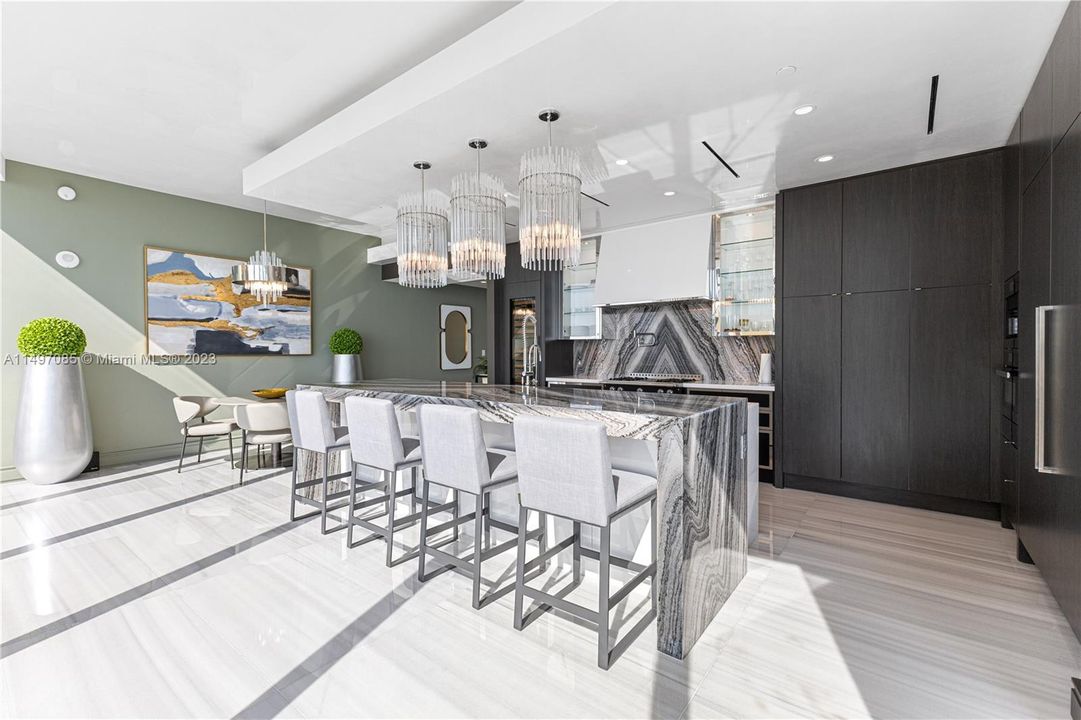 Recently Sold: $11,900,000 (5 beds, 6 baths, 4131 Square Feet)