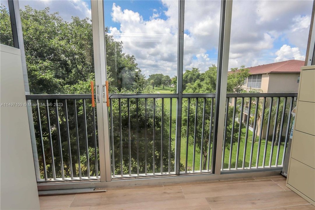 Private Balcony View! Lake with No Neighbors in the Back!