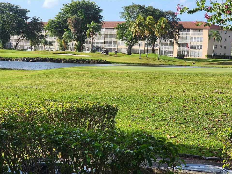 Recently Rented: $1,775 (2 beds, 1 baths, 953 Square Feet)