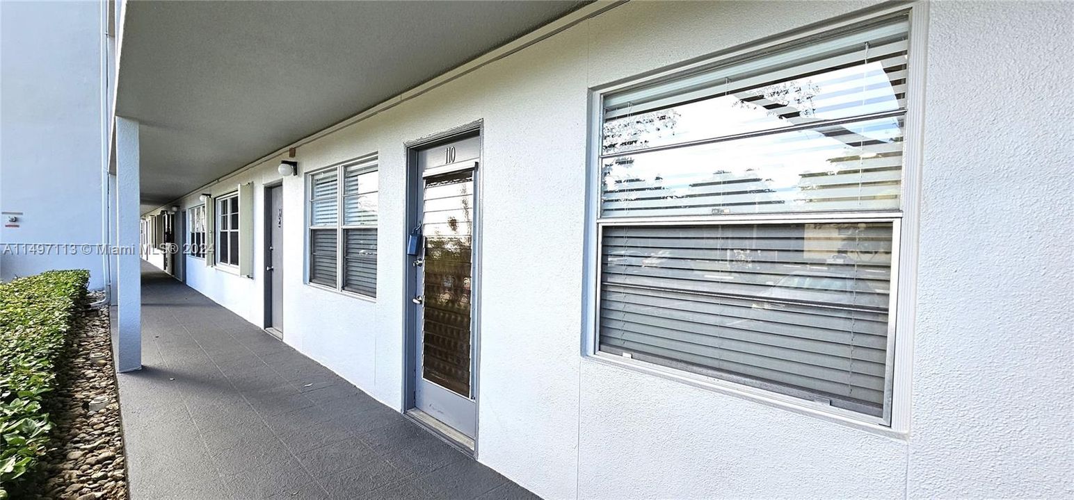 Recently Rented: $1,775 (2 beds, 1 baths, 953 Square Feet)