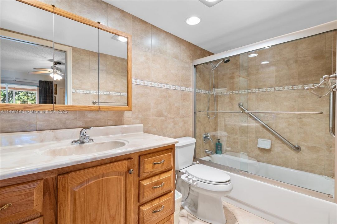 Recently Sold: $200,000 (2 beds, 2 baths, 1000 Square Feet)