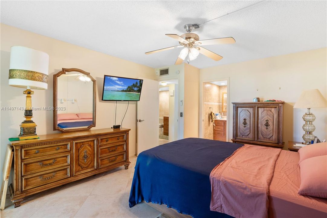 Recently Sold: $200,000 (2 beds, 2 baths, 1000 Square Feet)