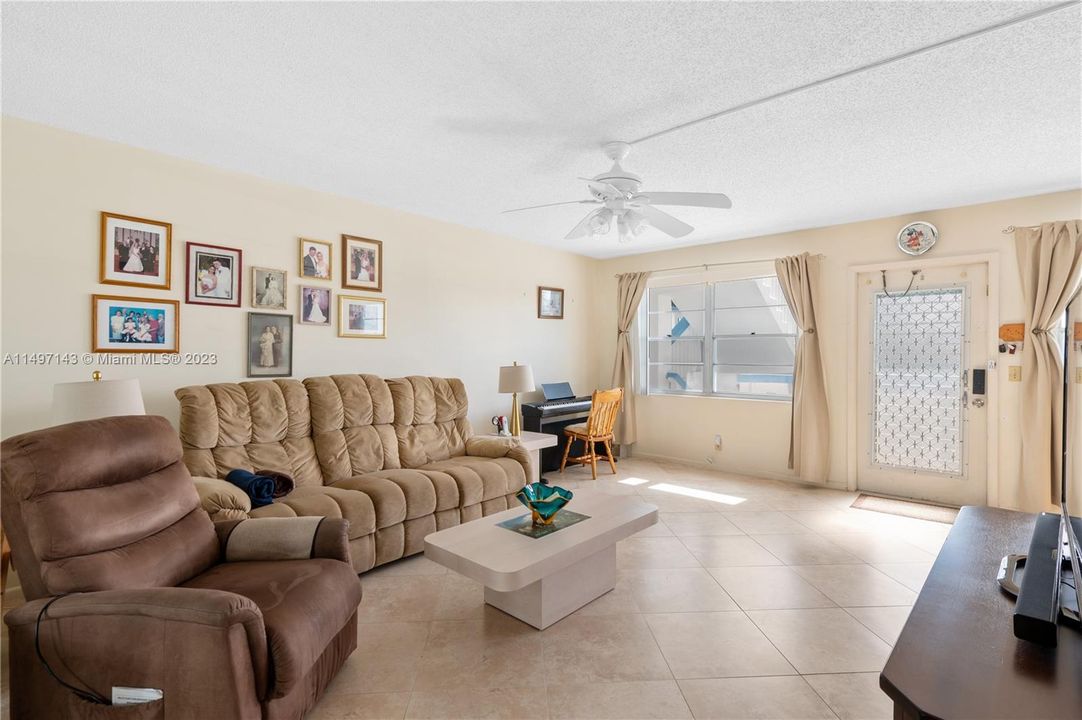 Recently Sold: $200,000 (2 beds, 2 baths, 1000 Square Feet)