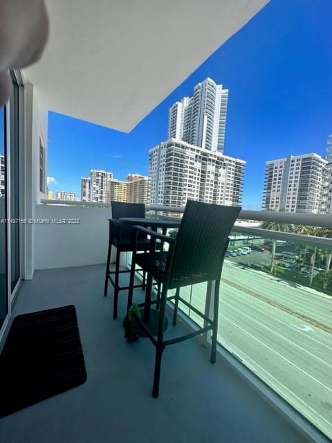 Recently Sold: $389,000 (2 beds, 2 baths, 1212 Square Feet)