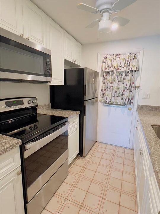 For Sale: $115,000 (2 beds, 1 baths, 883 Square Feet)
