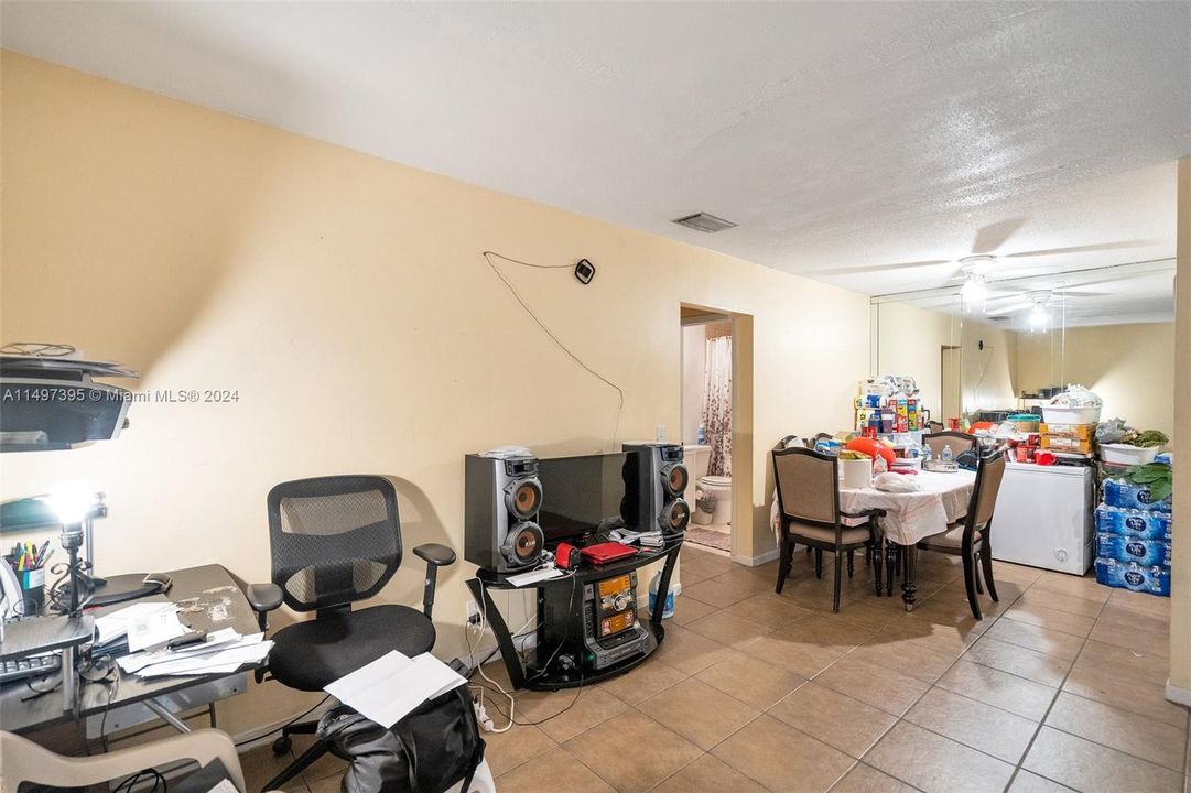 For Sale: $129,000 (2 beds, 1 baths, 777 Square Feet)