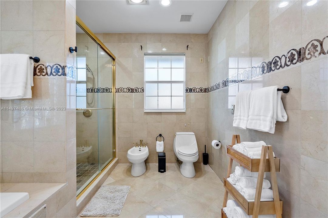 Недавно арендовано: $17,000 (6 спален, 3 ванн, 3814 Квадратных фут)
