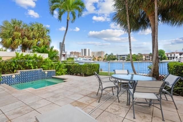 For Sale: $2,395,000 (3 beds, 4 baths, 3200 Square Feet)