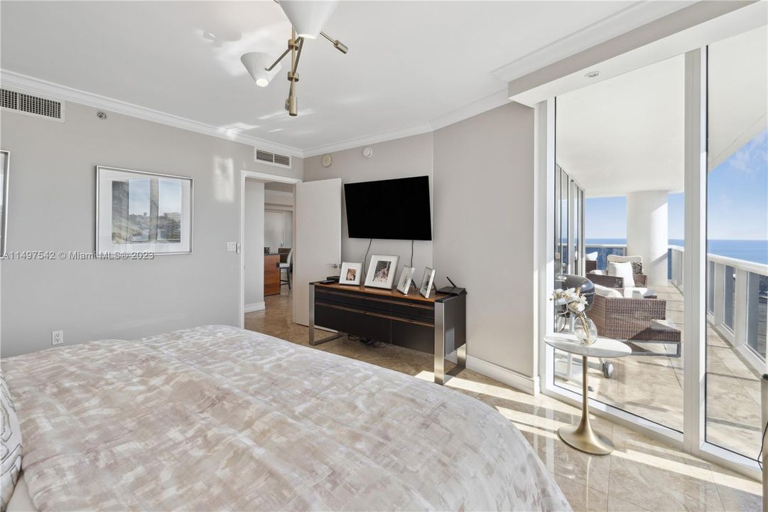 Recently Sold: $1,295,000 (2 beds, 2 baths, 1782 Square Feet)
