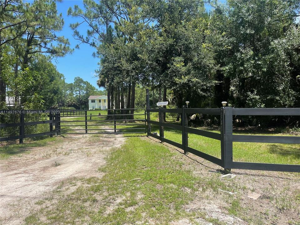 Recently Sold: $650,000 (4 beds, 2 baths, 2054 Square Feet)