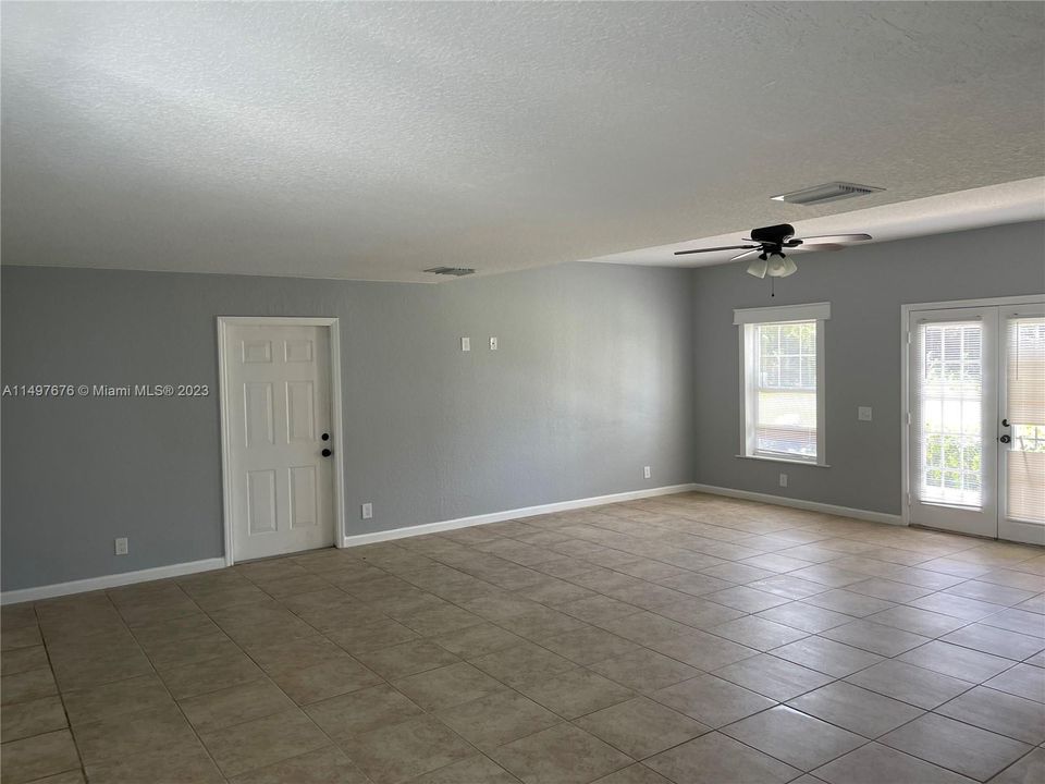 Recently Sold: $650,000 (4 beds, 2 baths, 2054 Square Feet)