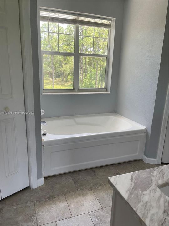 Recently Sold: $650,000 (4 beds, 2 baths, 2054 Square Feet)